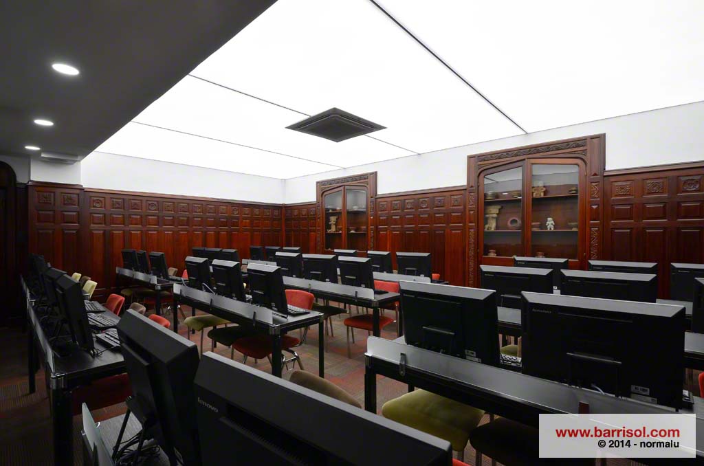 обучителна зала осветена с опънати тавани Барисол
